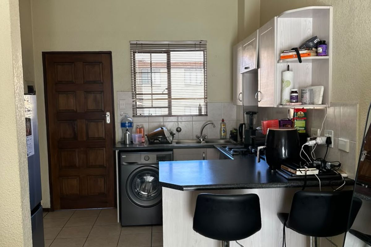 Modern 1-Bedroom Apartment in Carlswald, Midrand - Photo 4