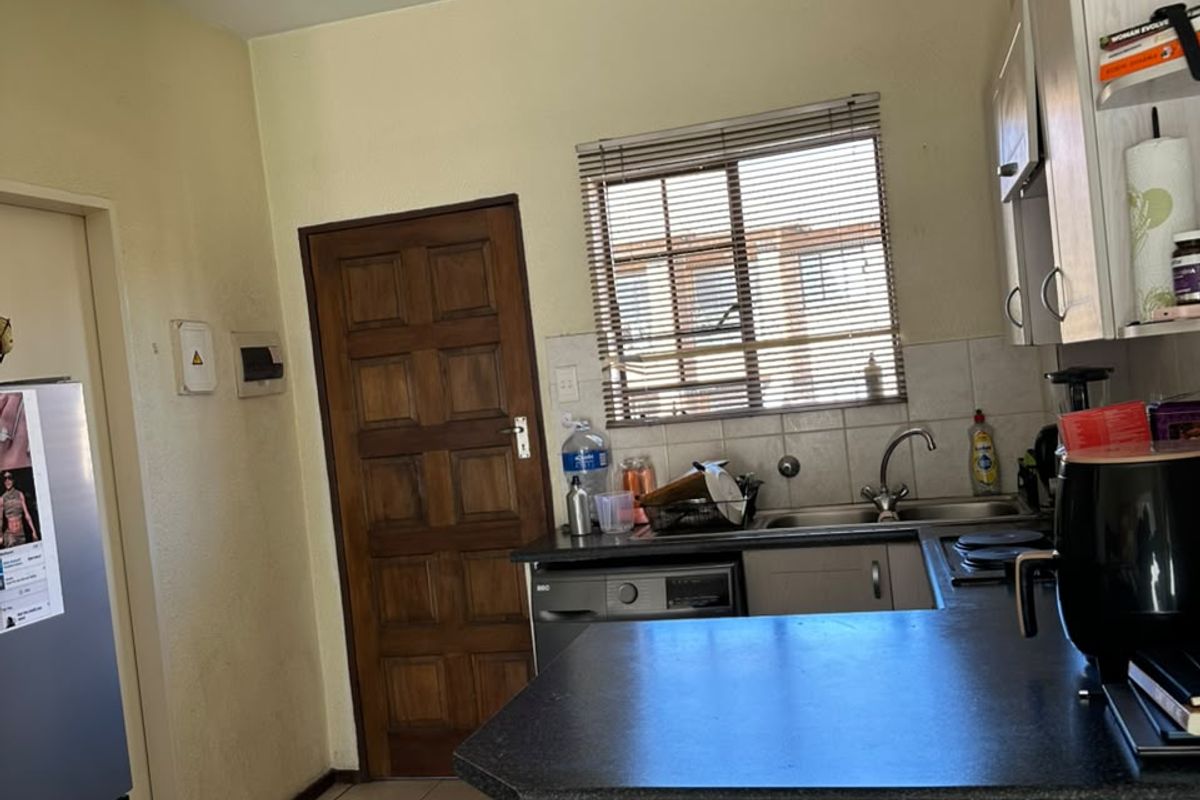 Modern 1-Bedroom Apartment in Carlswald, Midrand - Photo 3
