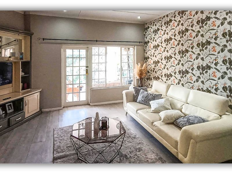 Modern, Vincent Heights Family Retreat with Poolside Charm and Large Erf and Financial Bonuses! - Photo 5