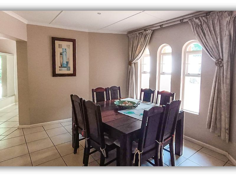 Modern, Vincent Heights Family Retreat with Poolside Charm and Large Erf and Financial Bonuses! - Photo 7
