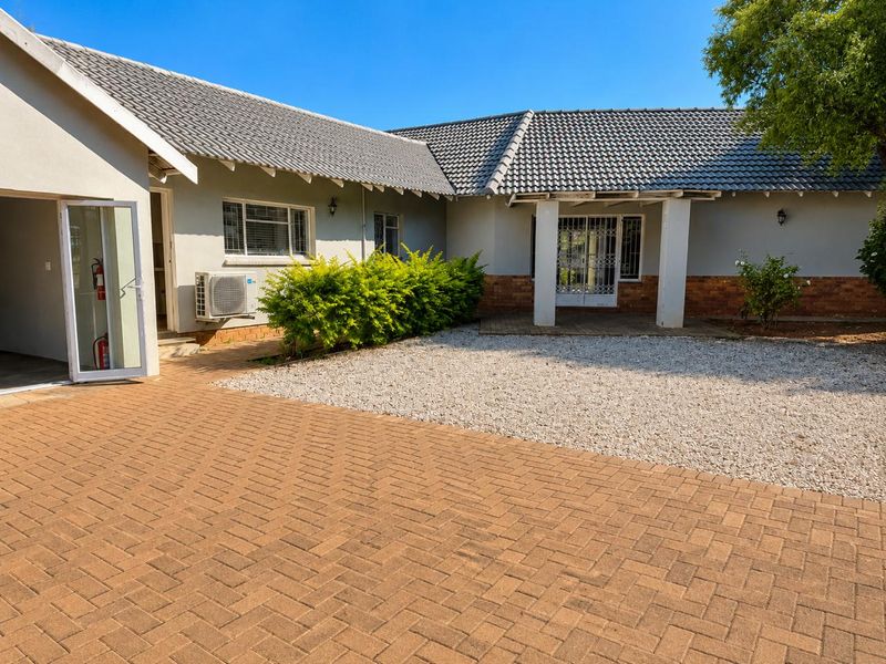 Flamwood Gem with Business Rights, Borehole, Solar System & Separate Business Premises - Photo 8