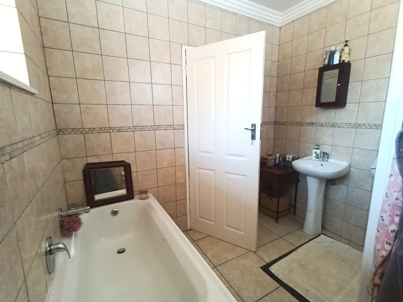 2 bed/2bath Cottage in Highlands North -includes weekly domestic - Photo 9