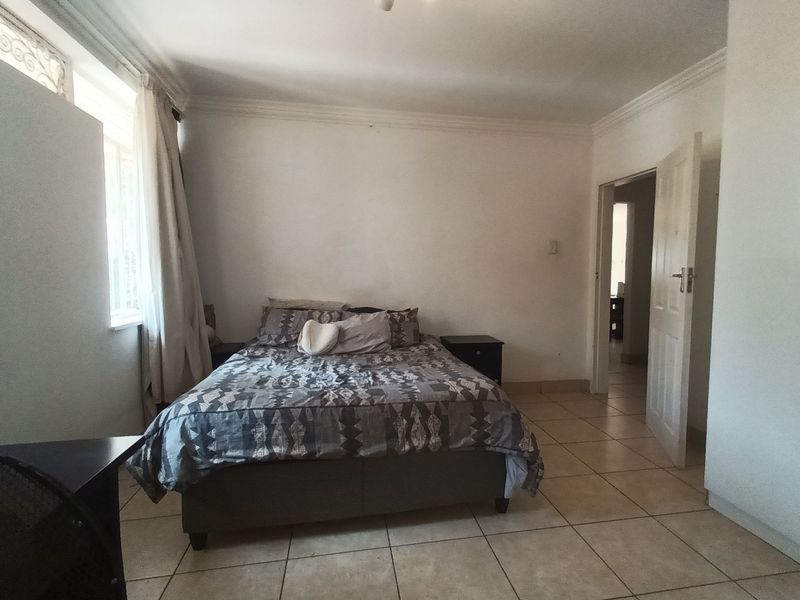 2 bed/2bath Cottage in Highlands North -includes weekly domestic - Photo 7