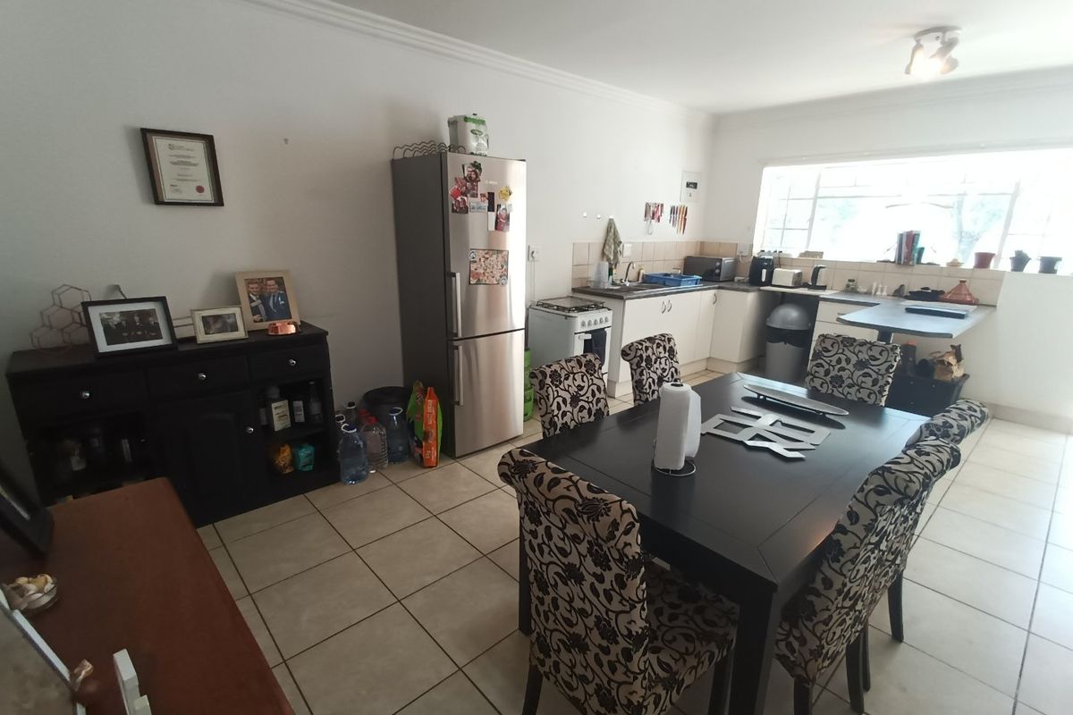 2 bed/2bath Cottage in Highlands North -includes weekly domestic - Photo 2