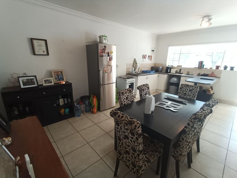 2 bed/2bath Cottage in Highlands North -includes weekly domestic - Photo 2