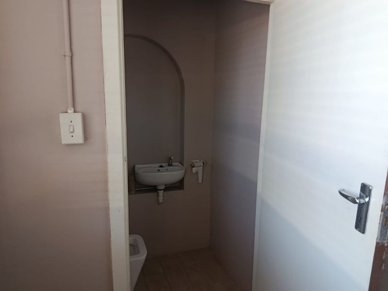 Room Available In Grahamstown - Photo 7