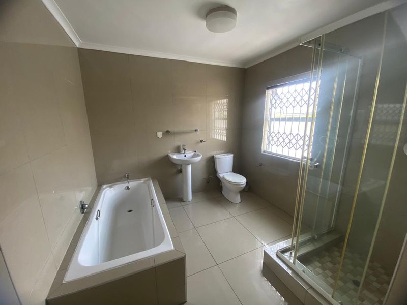 3 Bedroom House in Erasmus park - Photo 9