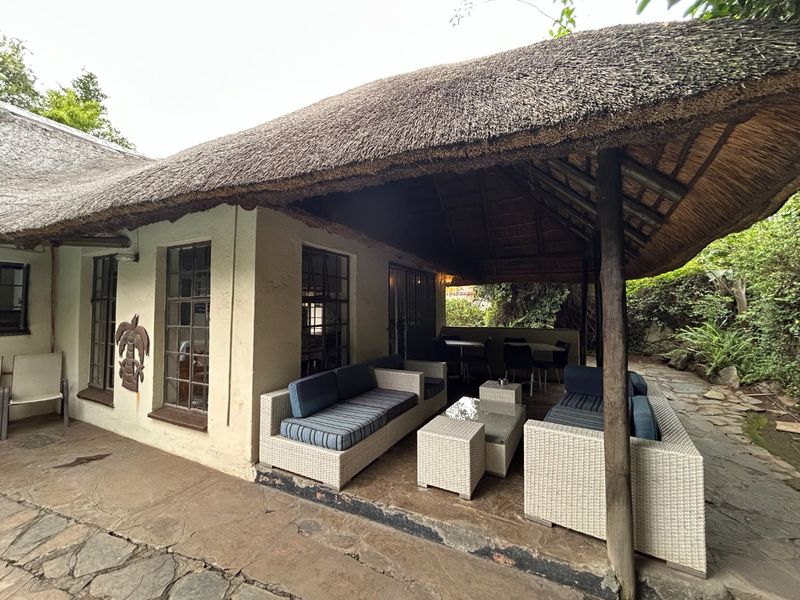 Amazing 6 Bedroom Guest House For Sale - Photo 1