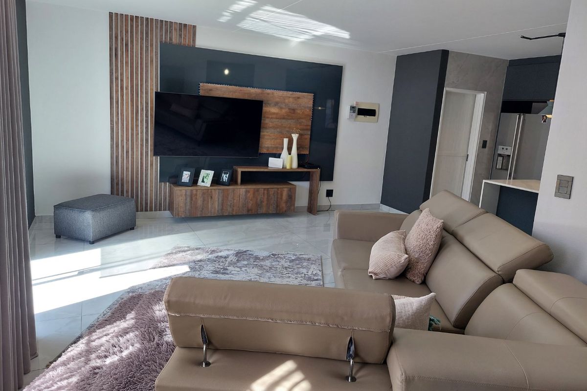 3 Masterpiece of a duplex for sale at Annlin - Photo 2