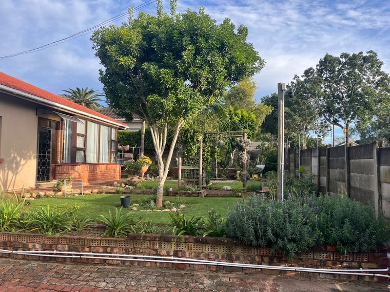 The Perfect Family Home with Privacy & Togetherness. - Photo 3