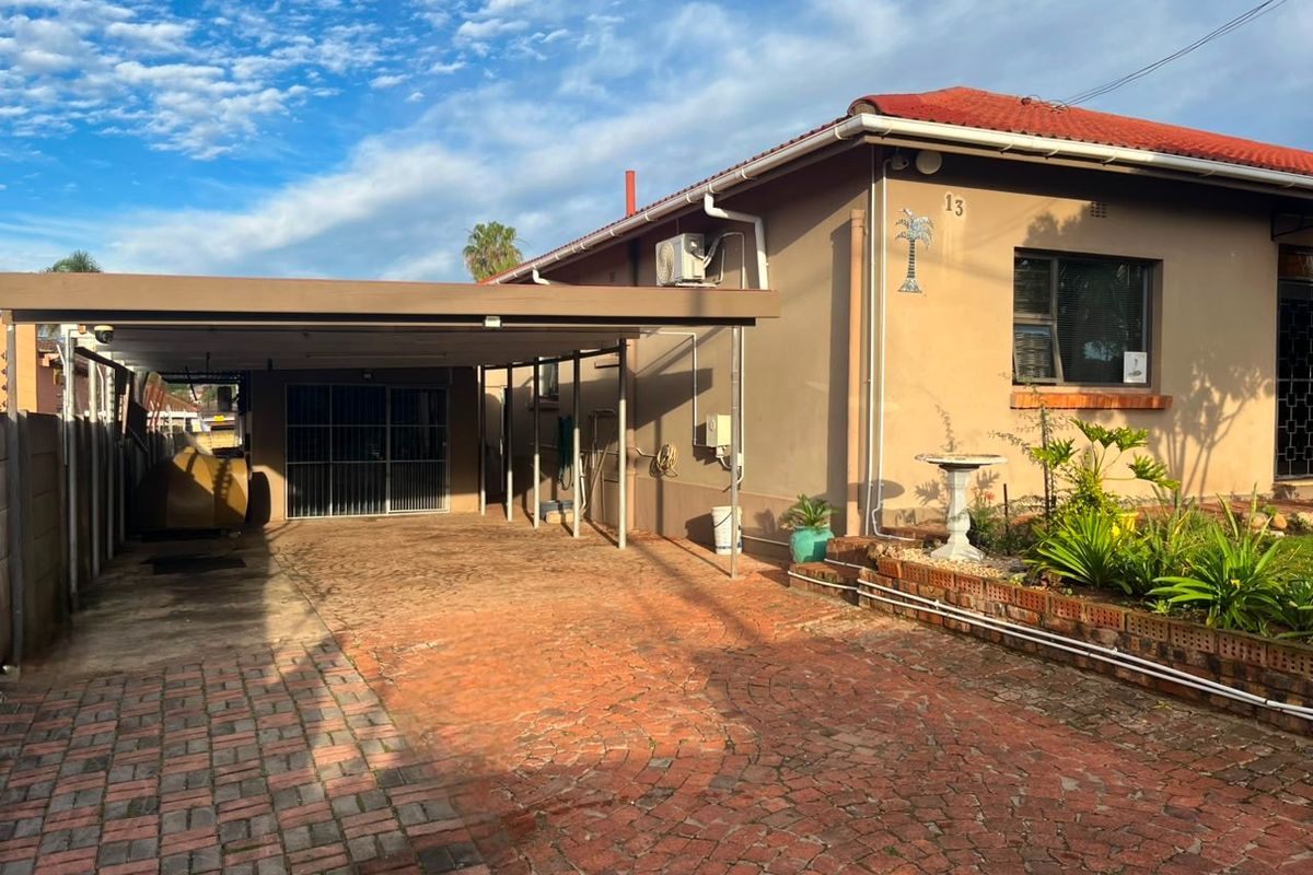 The Perfect Family Home with Privacy & Togetherness. - Photo 4