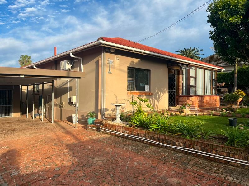 The Perfect Family Home with Privacy & Togetherness. - Photo 1