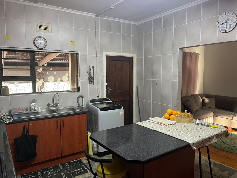 The Perfect Family Home with Privacy & Togetherness. - Photo 10