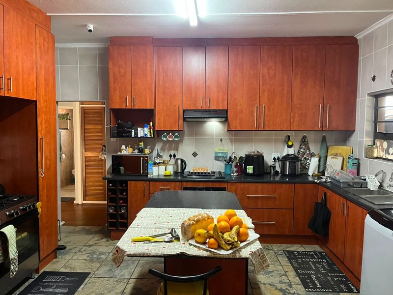 The Perfect Family Home with Privacy & Togetherness. - Photo 9