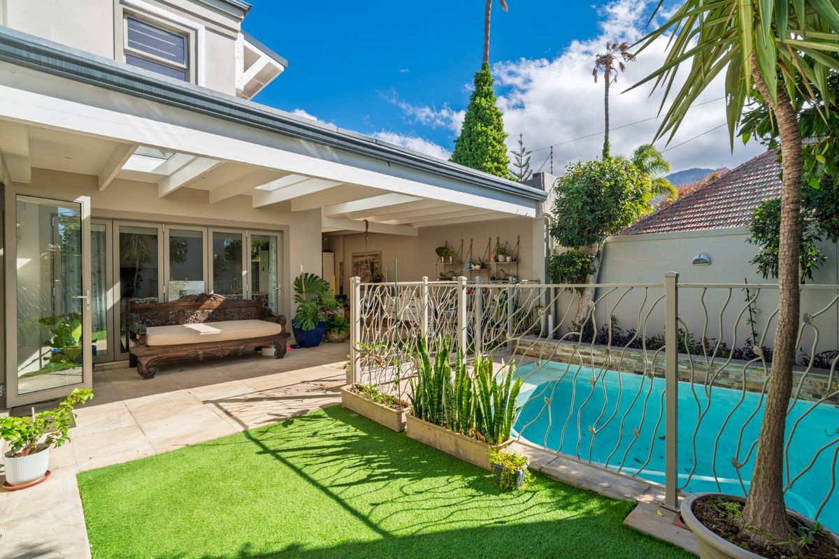 Secure, North-Facing Estate Home with Mountain Views - Photo 2