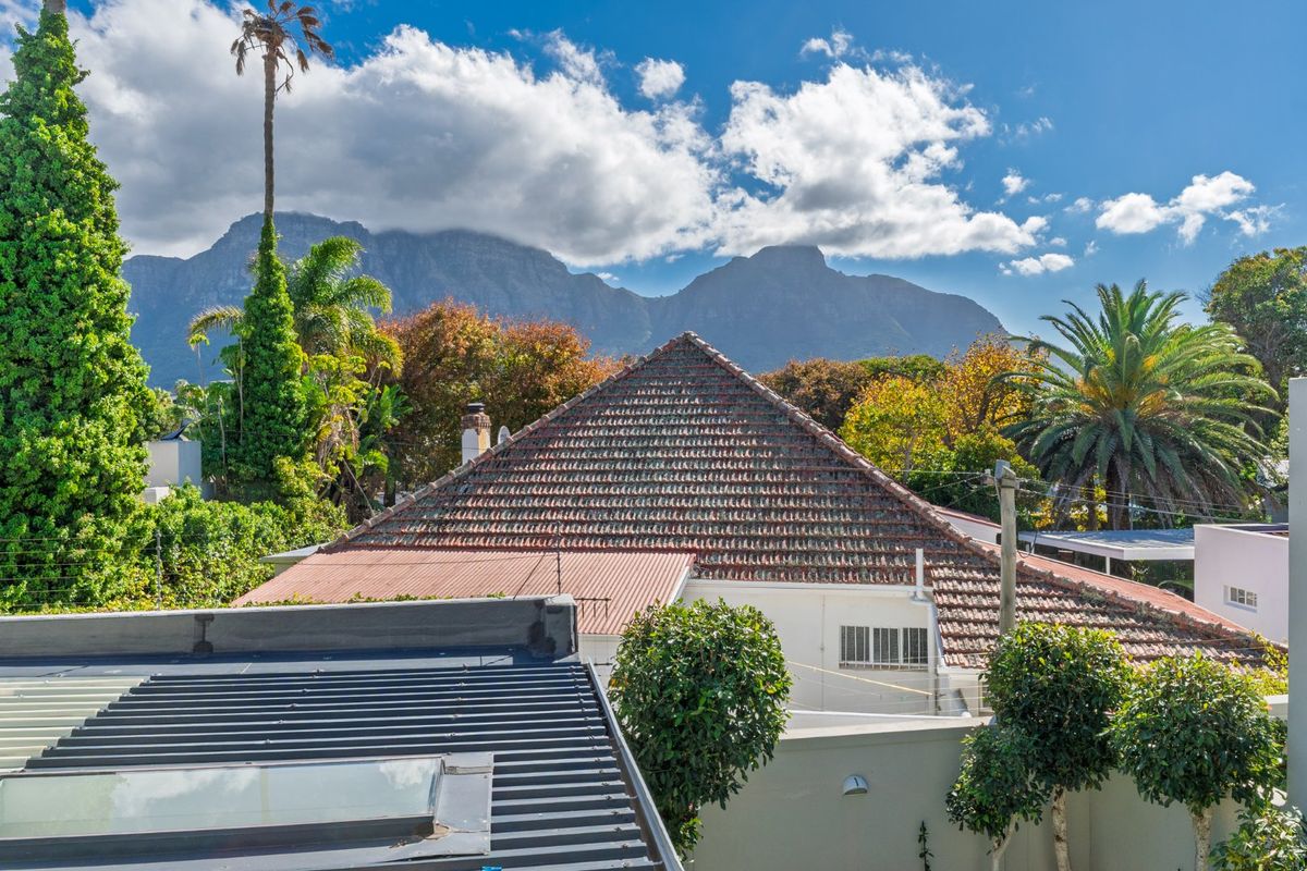Secure, North-Facing Estate Home with Mountain Views - Photo 3