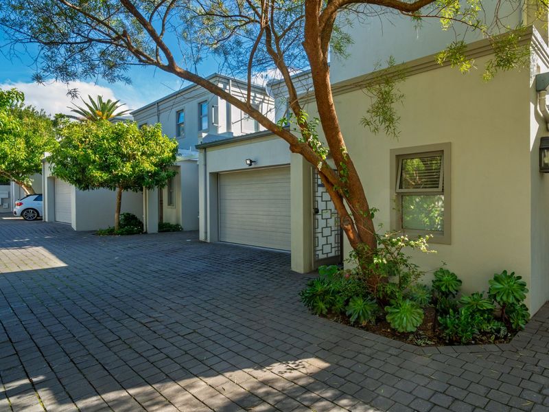 Secure, North-Facing Estate Home with Mountain Views - Photo 2