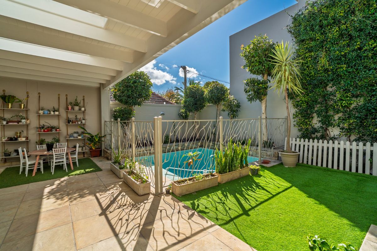 Secure, North-Facing Estate Home with Mountain Views - Photo 5