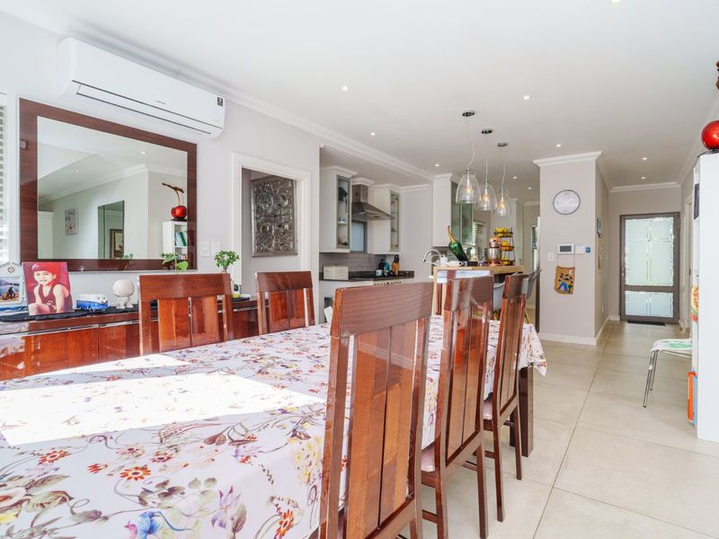 Secure, North-Facing Estate Home with Mountain Views - Photo 10