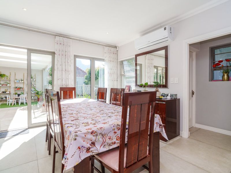 Secure, North-Facing Estate Home with Mountain Views - Photo 9