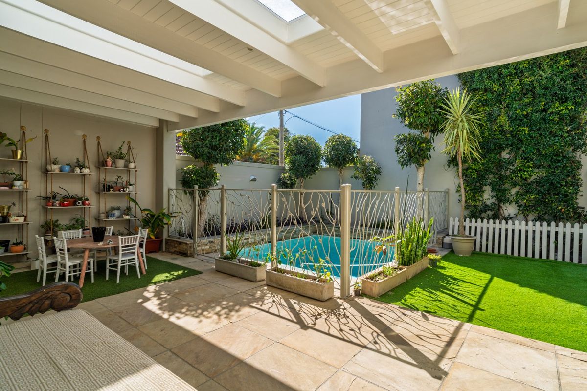 Secure, North-Facing Estate Home with Mountain Views - Photo 4
