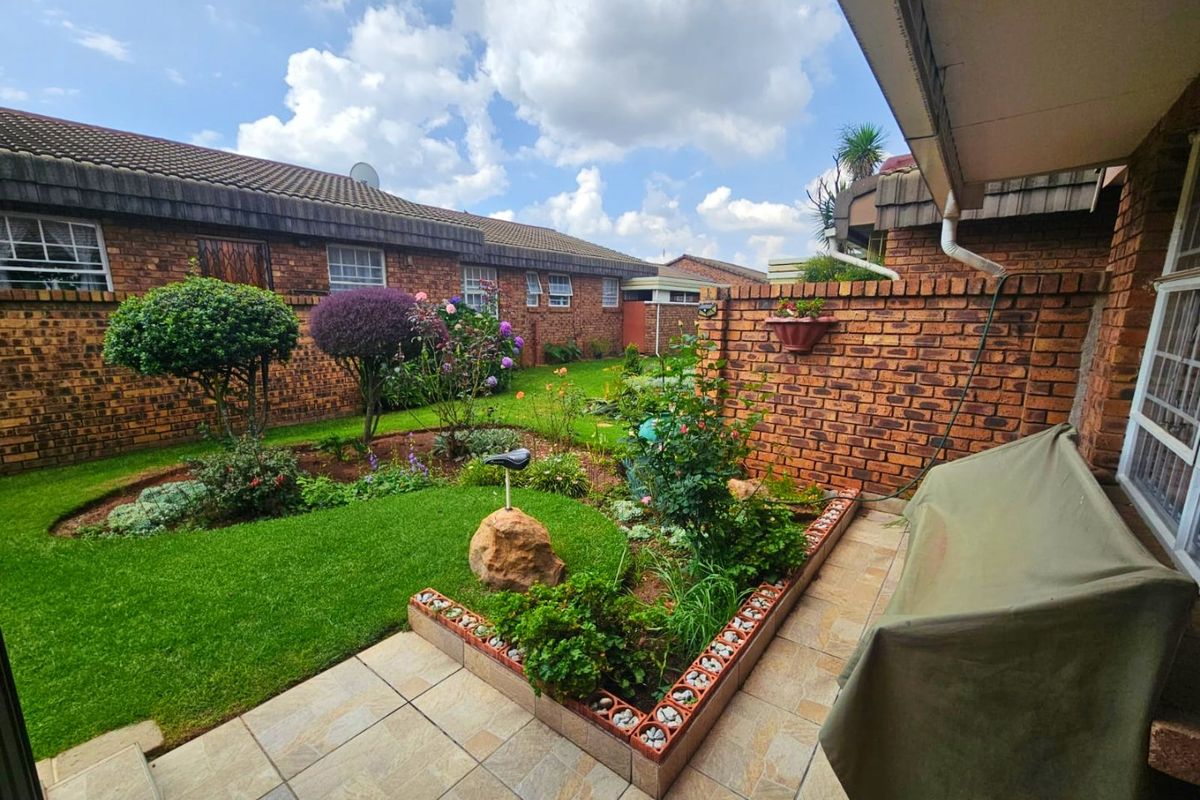 Charming 2-Bedroom Home in Brentwood Villas Retirement Village - Photo 4