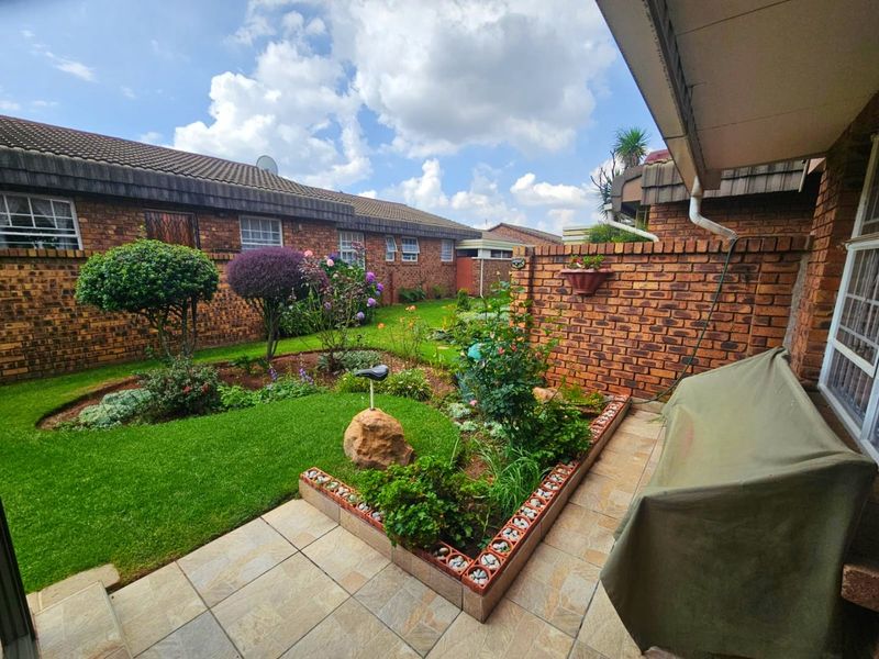 Charming 2-Bedroom Home in Brentwood Villas Retirement Village - Photo 4