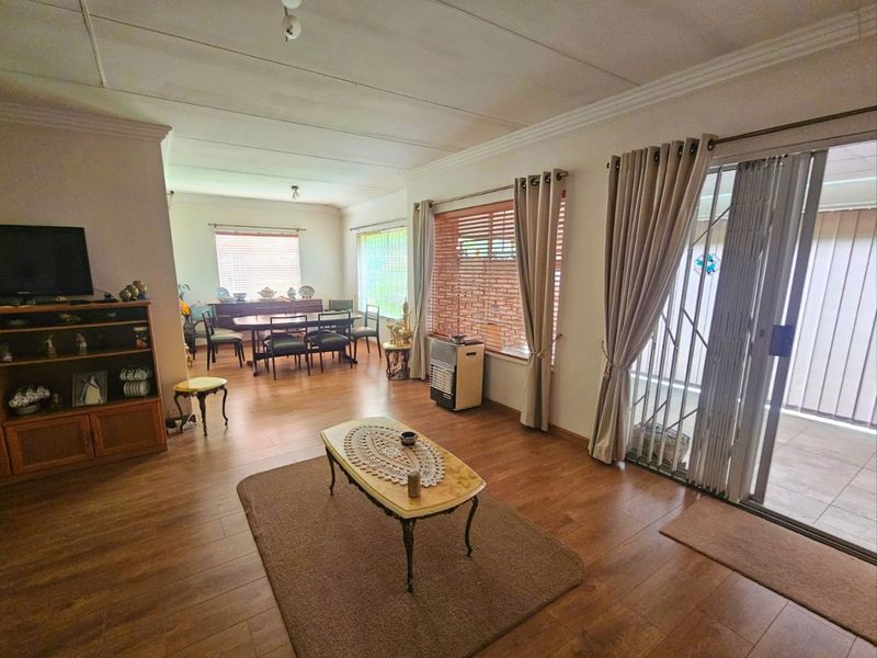 Charming 2-Bedroom Home in Brentwood Villas Retirement Village - Photo 5
