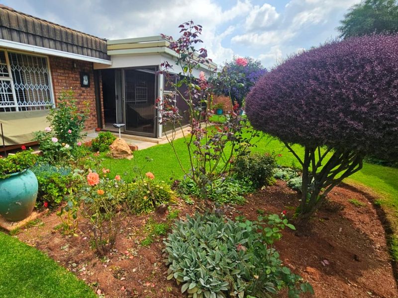 Charming 2-Bedroom Home in Brentwood Villas Retirement Village - Photo 3