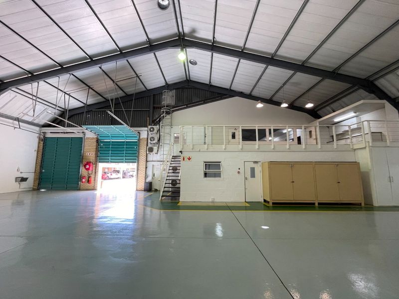 Industrial Unit For Sale in Montague Gardens - Photo 3