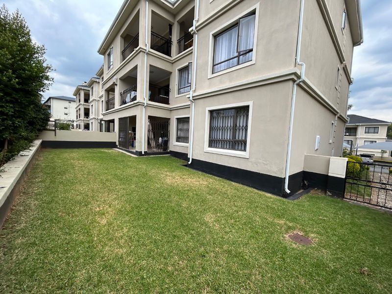 Spacious three bedroom two bathroom ground floor unit - Photo 1