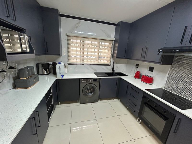 Spacious three bedroom two bathroom ground floor unit - Photo 10