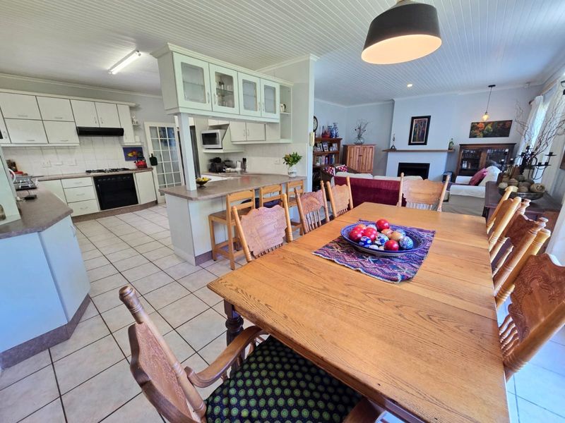 Spacious Single-Level 4 bedroom Family Home in the Heart of Sedgefield - Photo 4