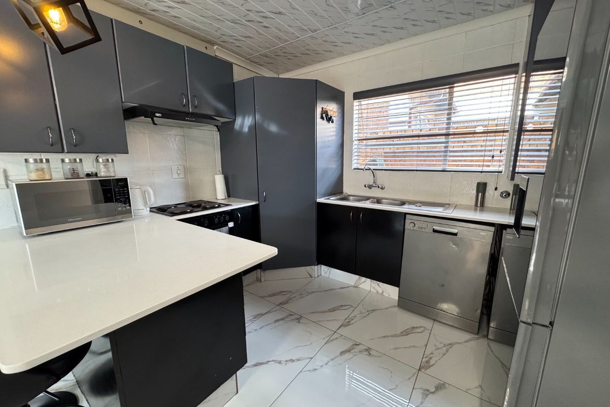 Luxury Cluster, Move In Ready! - Photo 2