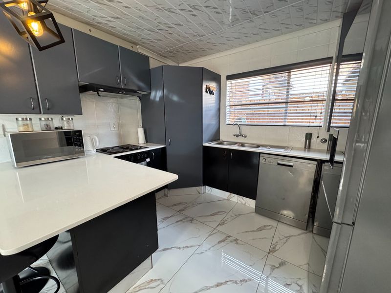 Luxury Cluster, Move In Ready! - Photo 2