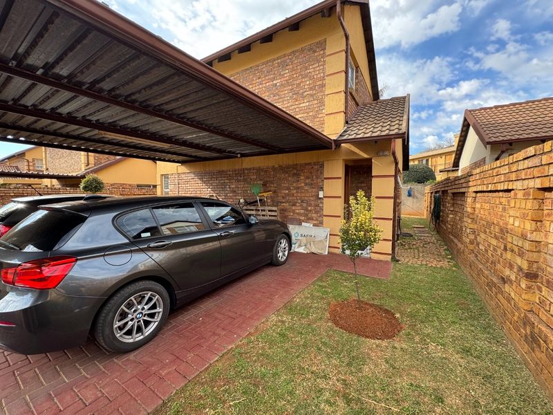 Luxury Cluster, Move In Ready! - Photo 1