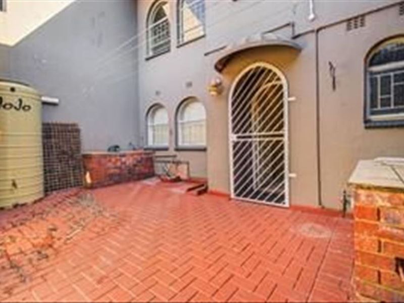 Neat and Welcoming Family Home - Photo 3