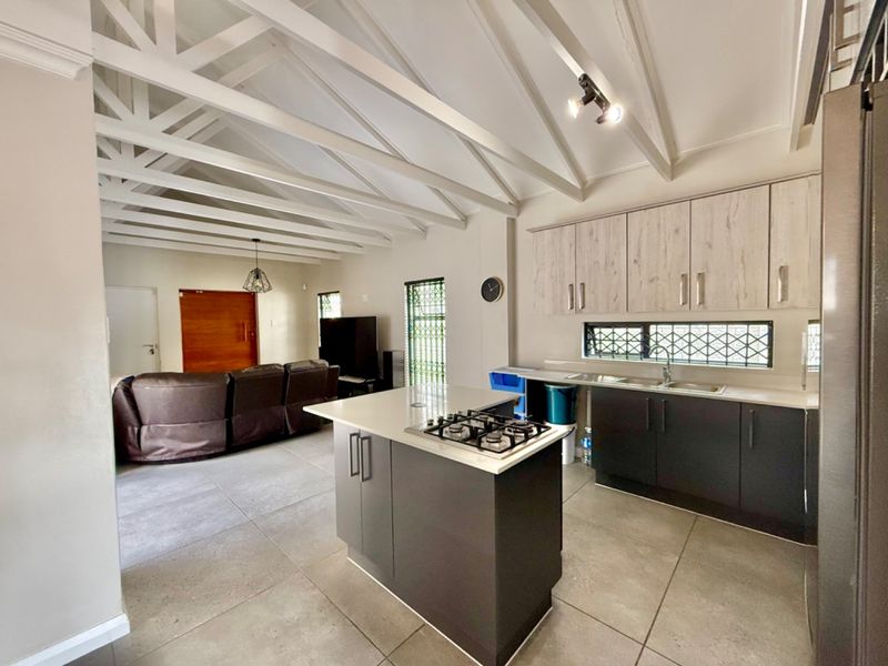 Modern open plan family home with covered braai and entertainment. - Photo 9