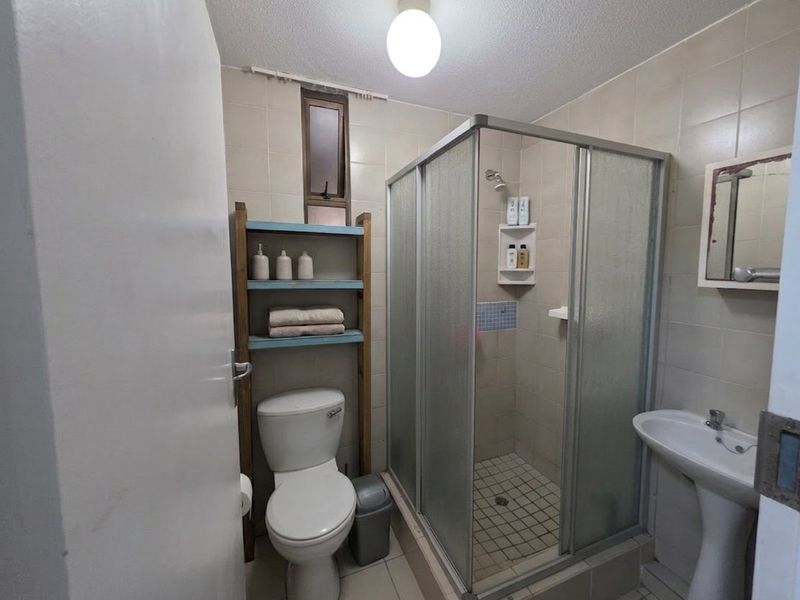 Stunning Ocean Facing 2 Bedroom Apartment  - Photo 7
