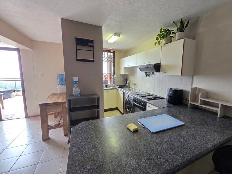 Stunning Ocean Facing 2 Bedroom Apartment  - Photo 4