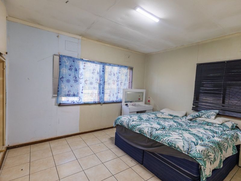 House And A flat For Under A Million  - Photo 9