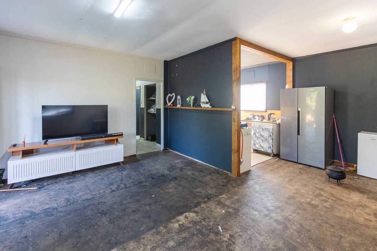 House And A flat For Under A Million  - Photo 5
