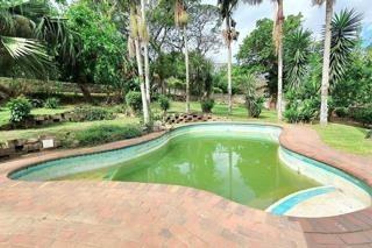 FIVE BEDROOM HOME IN COWIES HILL - Photo 2