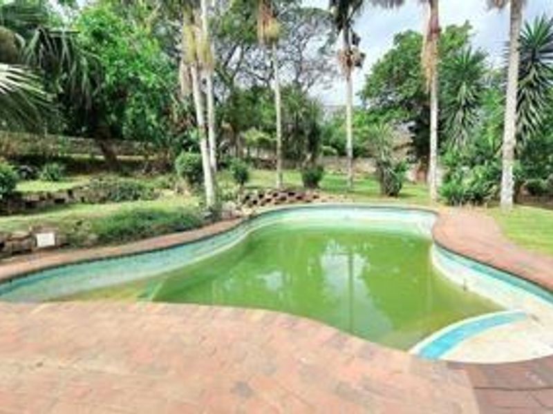 FIVE BEDROOM HOME IN COWIES HILL - Photo 2