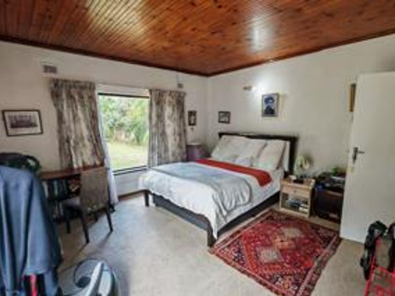 FIVE BEDROOM HOME IN COWIES HILL - Photo 9