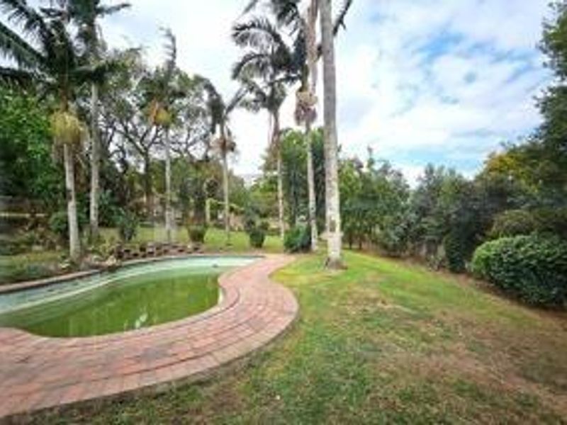 FIVE BEDROOM HOME IN COWIES HILL - Photo 1