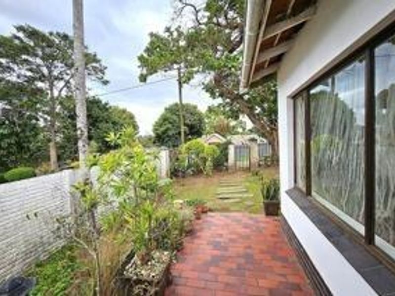 FIVE BEDROOM HOME IN COWIES HILL - Photo 4