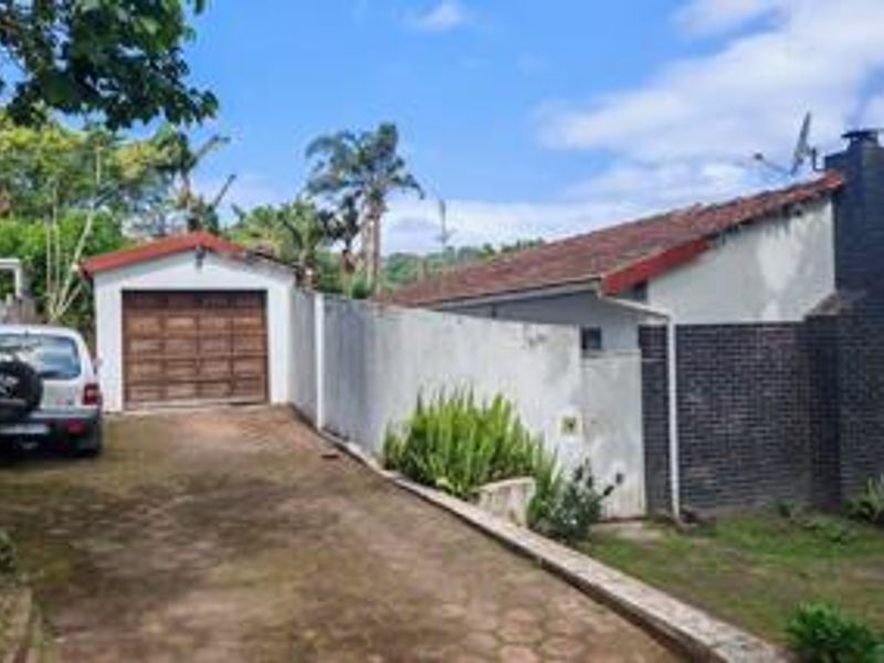 FIVE BEDROOM HOME IN COWIES HILL - Photo 3