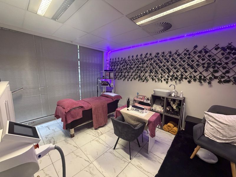 GROUND FLOOR COMMERCIAL UNIT TO LET | HYDE PARK, CENTURY CITY, CAPE TOWN - Photo 5