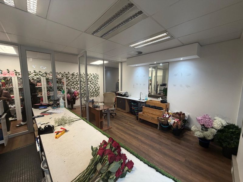 GROUND FLOOR COMMERCIAL UNIT TO LET | HYDE PARK, CENTURY CITY, CAPE TOWN - Photo 1